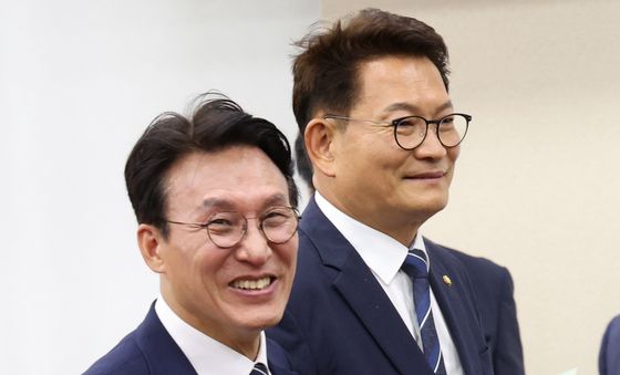 국방위서 만난 김민석·송영길