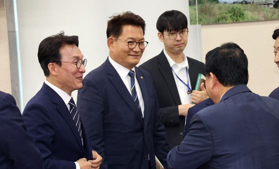 국방위서 만난 김민석·송영길