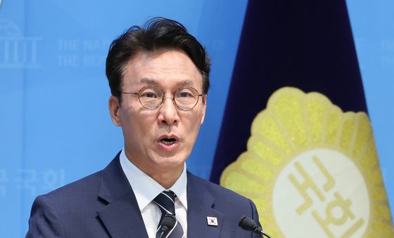 기자회견하는 김민석 전 총리