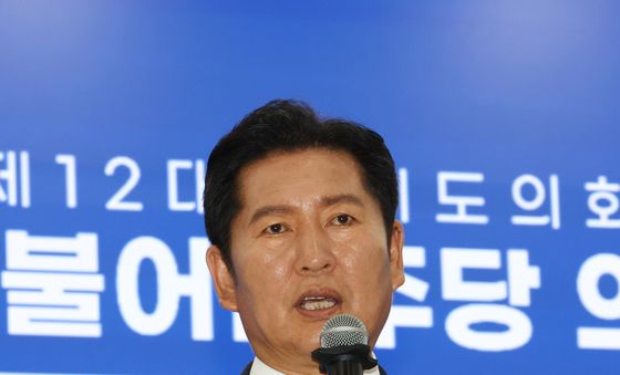 경기도의회 더불어민주당 의원총회 찾은 정청래