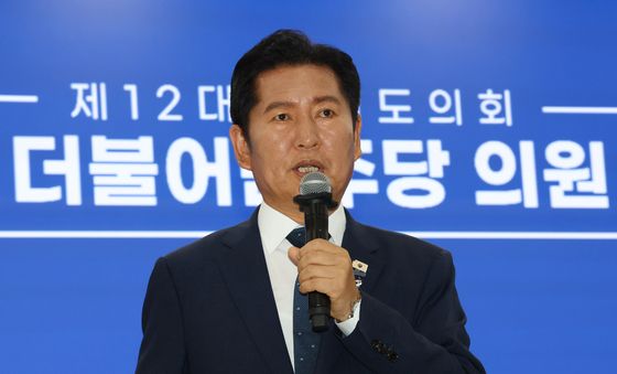 경기도의회 더불어민주당 의원총회 찾은 정청래