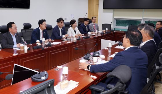 대화 나누는 국민의힘 쇄신파 모임 '대안과 미래'