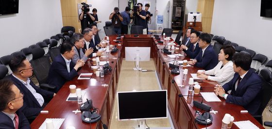 대화 나누는 국민의힘 쇄신파 모임 '대안과 미래'