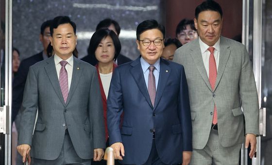 회의 참석하는 정점식 원내대표