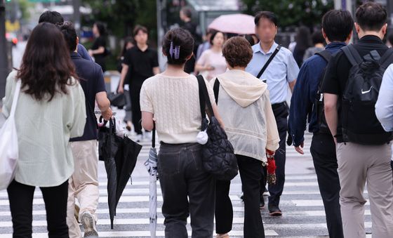 장마의 변덕, 우산 든 출근길