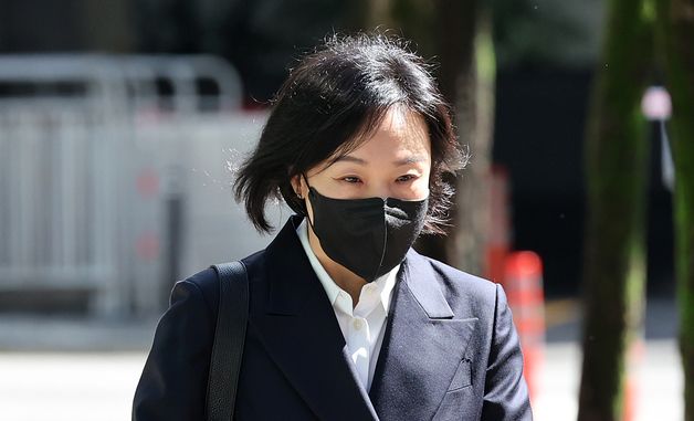 종합특검 출석하는 유경옥 전 행정관