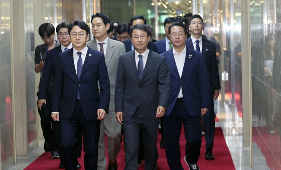 與 원내대표단, '본회의 개최 위해 국회의장실로'