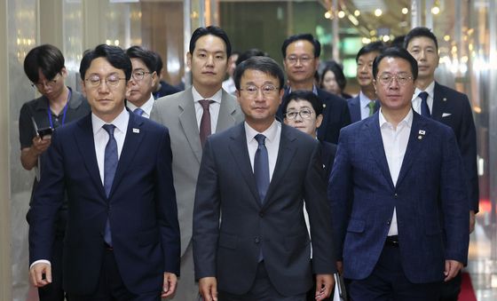與 원내대표단, '본회의 개최 위해 국회의장실로'