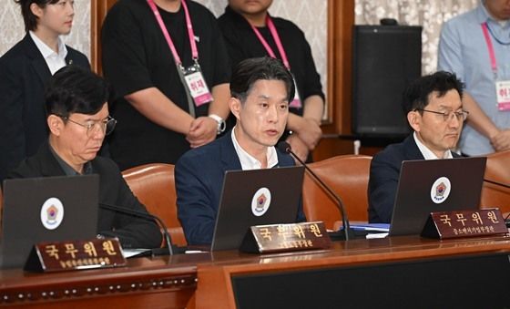 안건보고하는 노용석 중기부 차관