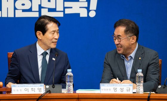 대화 나누는 이학영·맹성규