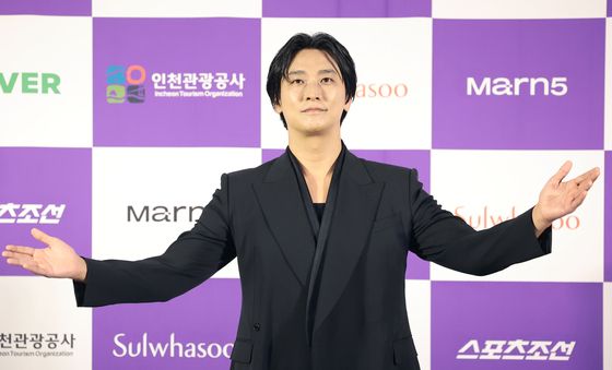 주지훈, 백강혁 왔습니다