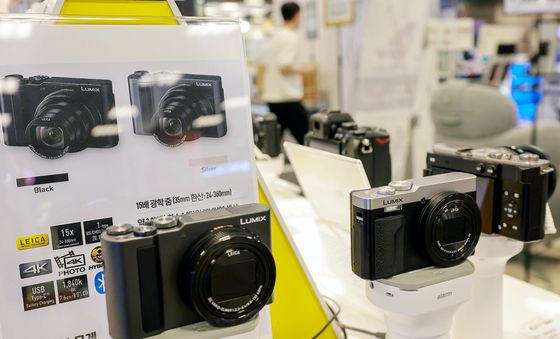 느껴본 적 없는 향수에 열광하는 MZ세대 '디카 열품'
