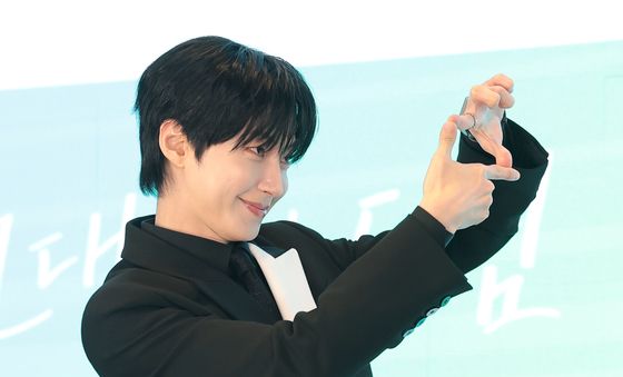 황인엽, 천재 영화감독 우수빈