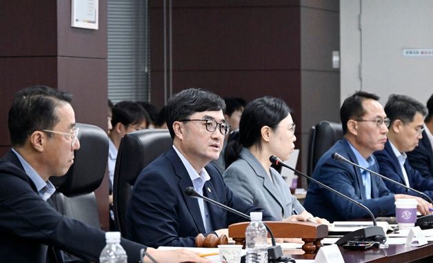 제6차 재정투자평가위원회에서 모두발언하는 임기근 기획처 차관