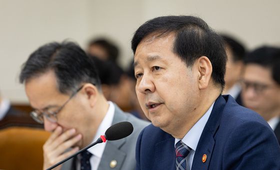 답변하는 구윤철 경제부총리