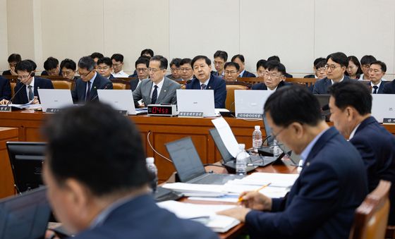구윤철 부총리 겸 재경부 장관, 의원 질의 답변
