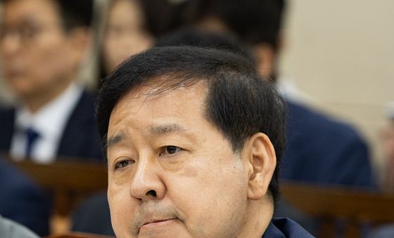 질의 듣는 구윤철 부총리