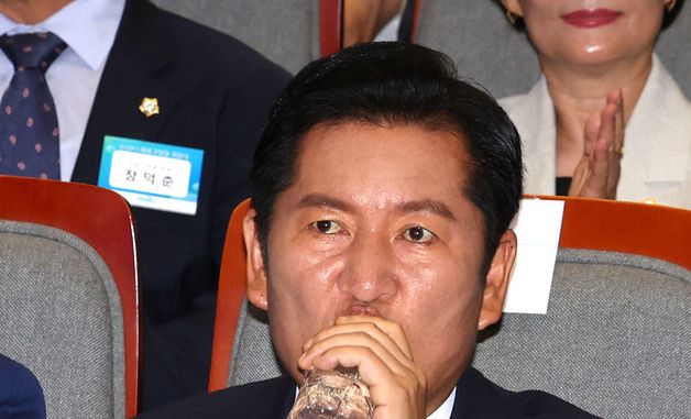 물 마시는 정청래 전 대표