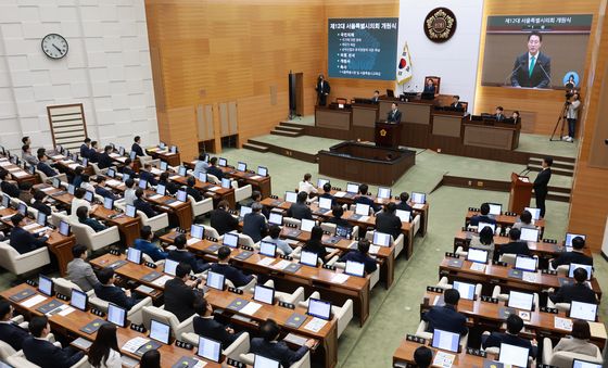 서울특별시의회 개원식에서 축사하는 오세훈 서울시장