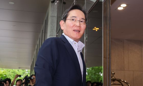 이재용 회장 "더운 날씨에 수고 많습니다"