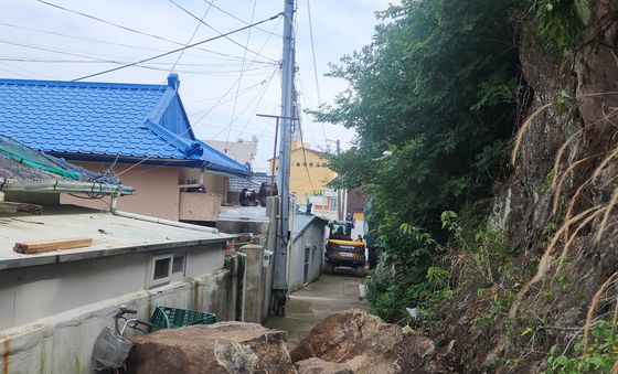 포항 구룡포 뒷산 낙석