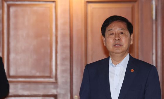 구윤철 부총리,  비상경제본부 참석