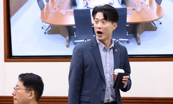 비상경제본부 희의 참석하는 노용석 중소벤처기업부 1차관