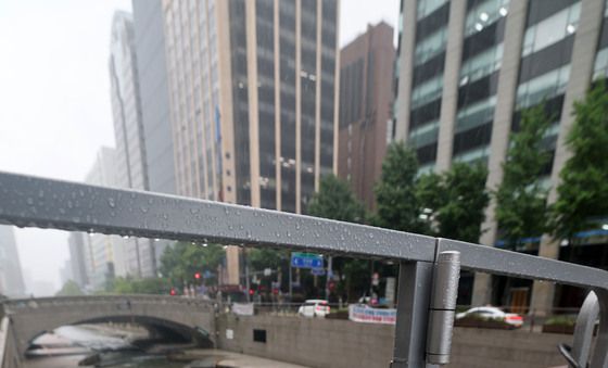 청계천, 장맛비에 출입통제