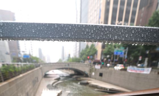 청계천, 장맛비에 출입통제