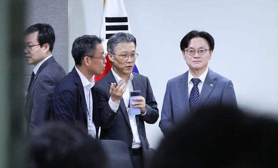 산자위 당정 대화하는 김정관 장관
