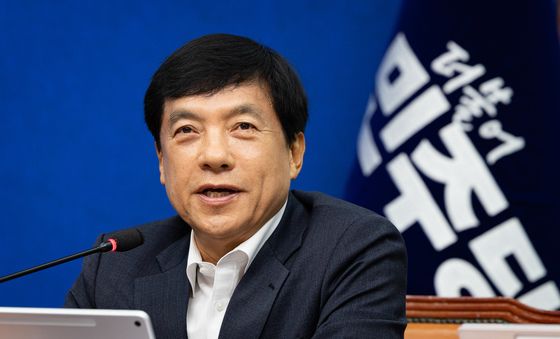발언하는 이성윤 민주당 최고위원