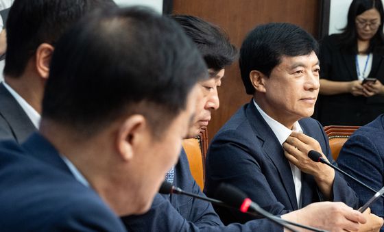 강득구 최고위원 발언 듣는 이성윤