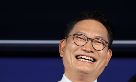 미소 보이는 송영길 전 대표