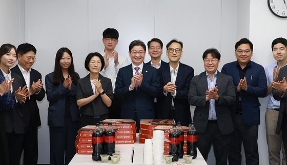 이억원 금융위원장, 주가조작 합동대응단 사무실 방문