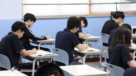 7월 전국연합학력평가 치르는 고3 학생들