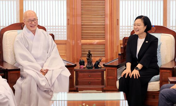 조계종 총무원장 진우 스님 만난 한성숙 총리