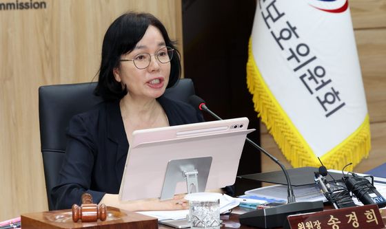 발언하는 송경희 위원장