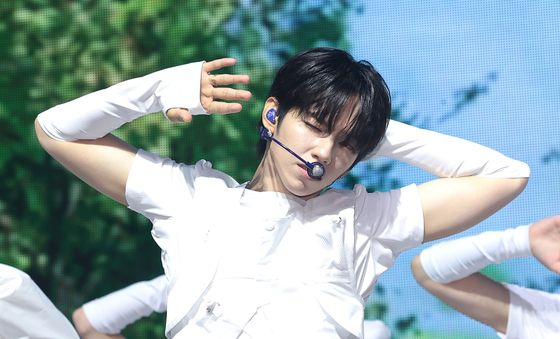 아홉 제이엘, 소녀들의 왕자님