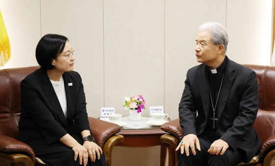 이용훈 의장주교 예방한 한성숙 국무총리
