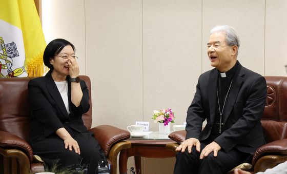 천주교수원교구청 방문한 한성숙 국무총리