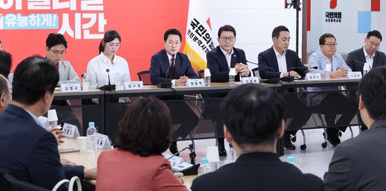청년 간담회서 발언하는 장동혁 대표