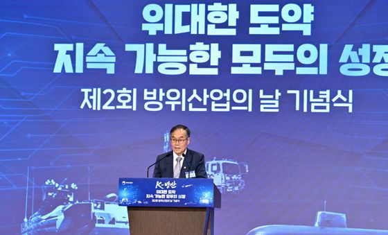 개회사하는 이용철 방위사업청장