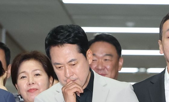 '참정권 수호 특검 관철' 뱃지 단 장동혁