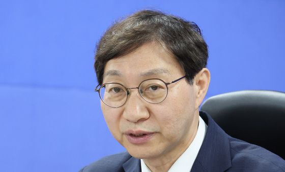 발언하는 김성주 이사장