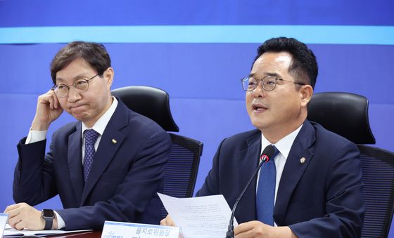 발언하는 민병덕 민주당 을지로위원장