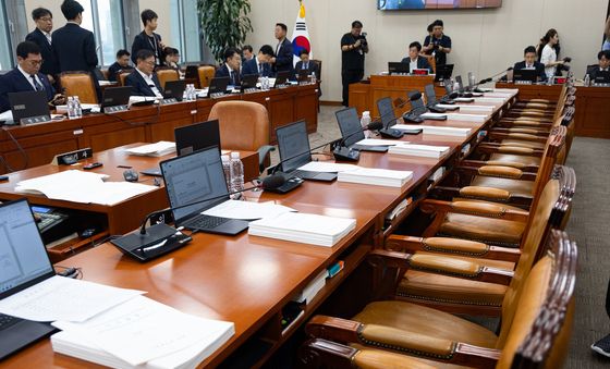 텅 빈 국힘 의원석