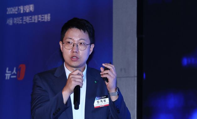 뉴스1 미래산업포럼서 발표하는 장계봉 수석AI연구원