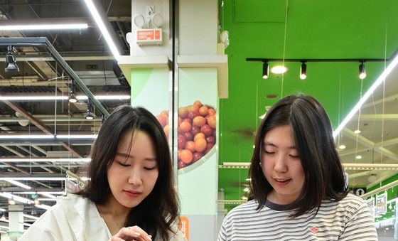 농협유통 '껍질째 먹는 레드클라렛 포도 맛보세요'
