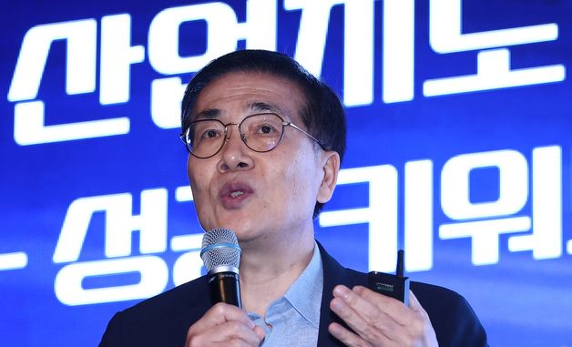 뉴스1 미래산업포럼서 강연하는 이덕만 포스코홀딩스 연구위원