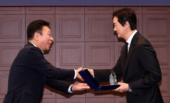 책 사랑하는 배우 유지태의 새 역할